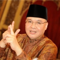 Dr. Ahmad Riawan Amin